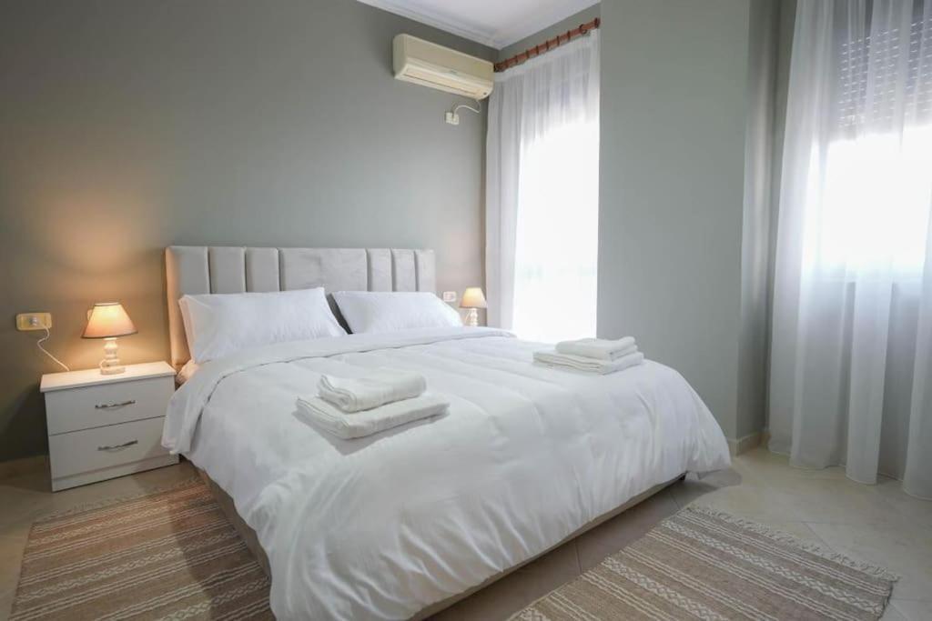 Staycation, City Center Apartment With Balcony Tirana Extérieur photo