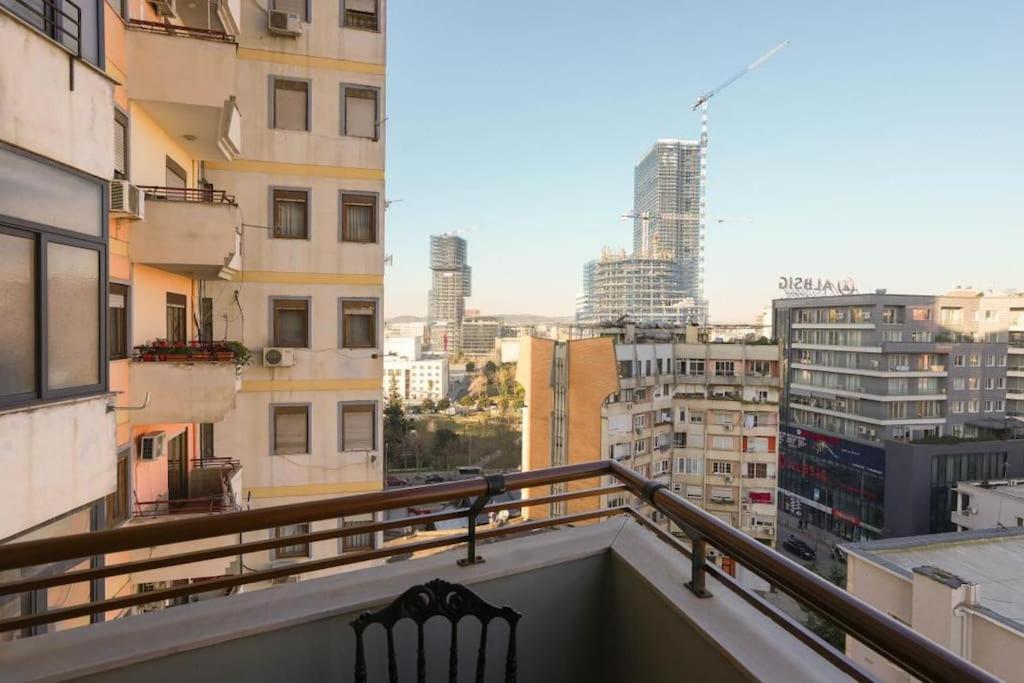 Staycation, City Center Apartment With Balcony Tirana Extérieur photo